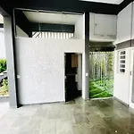 Sergio Gomes A Casa Que Hospeda